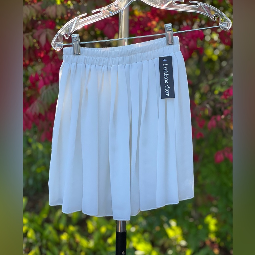 LookBook Store White Skirt NEW